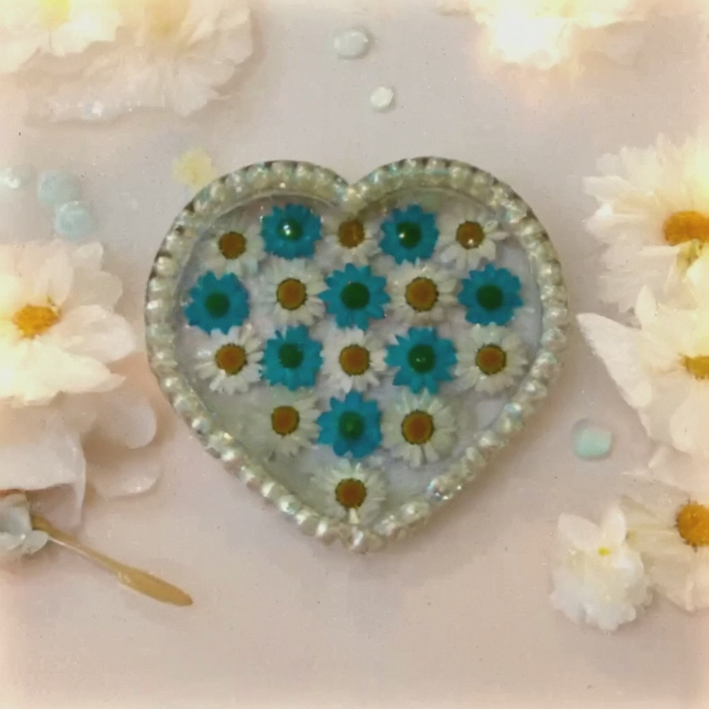 Pearl Daisy Keepsake Heart Tray